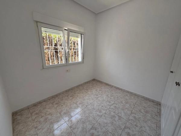 Casa independiente en calle Santiago de Compostela Número 1