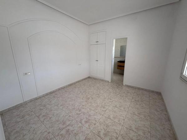 Casa independiente en calle Santiago de Compostela Número 1