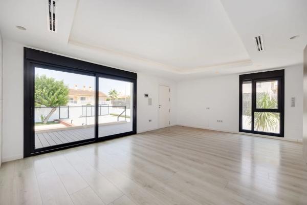 Casa independiente en calle Turmalina, 8