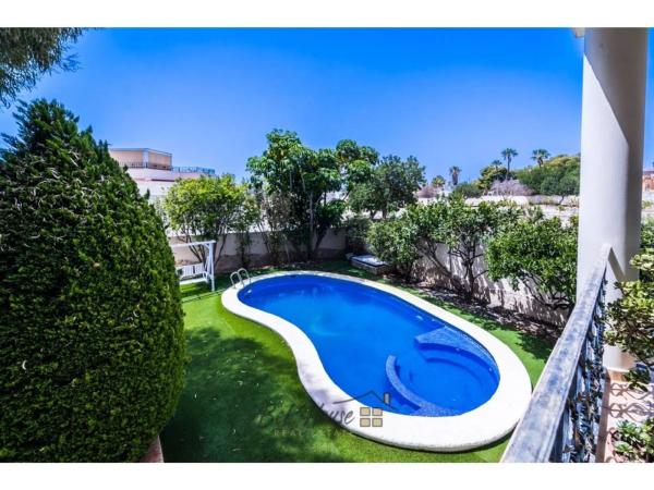 Casa independiente en calle de los Almendros