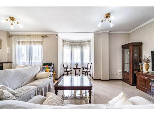 Casa independiente en calle de los Almendros