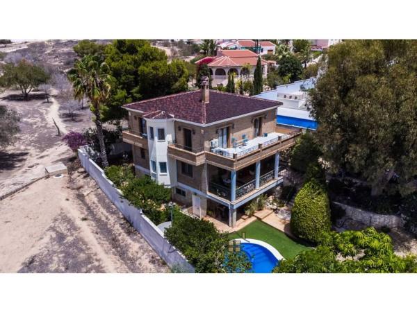 Casa independiente en calle de los Almendros