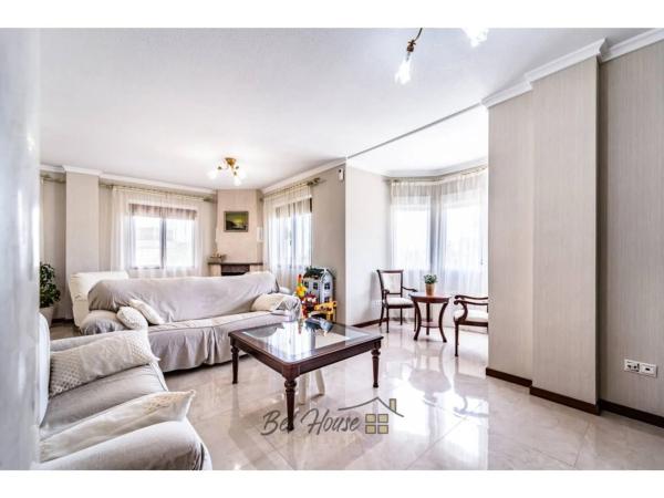 Casa independiente en calle de los Almendros