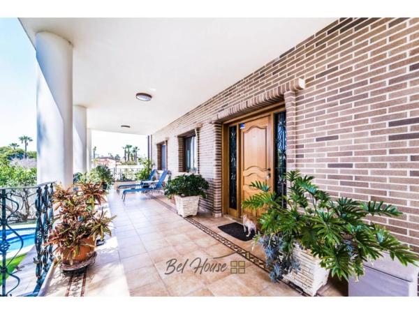 Casa independiente en calle de los Almendros