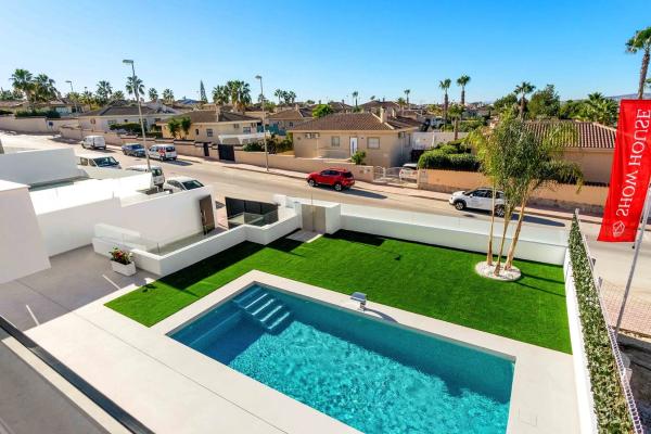 Casa independiente en calle Topacio, 35