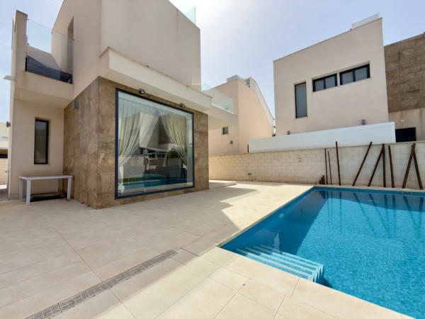 Casa independiente en avenida Argentina, 1