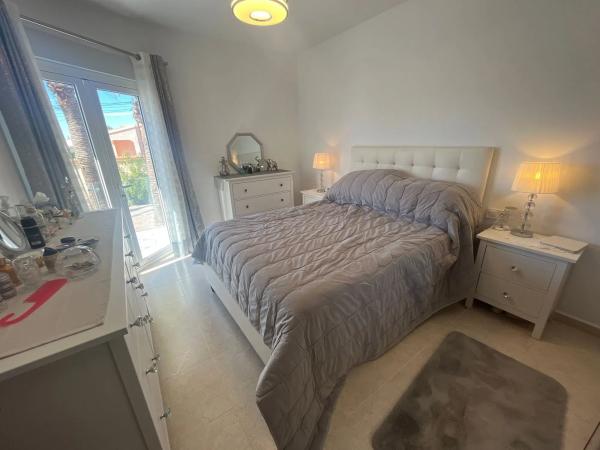 Casa independiente en calle Granada, 4