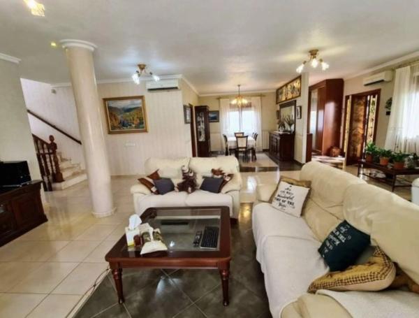 Casa independiente en calle de los Almendros