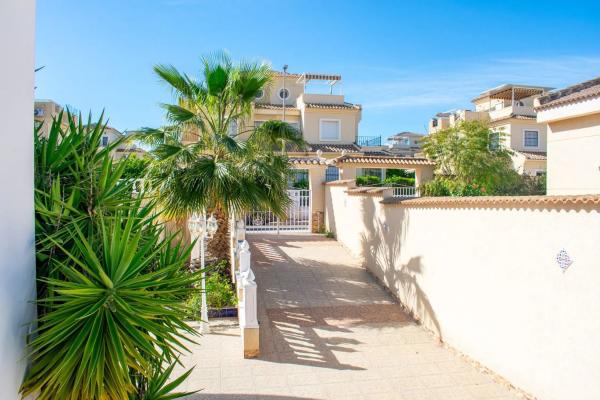 Casa independiente en calle Estocolmo s/n