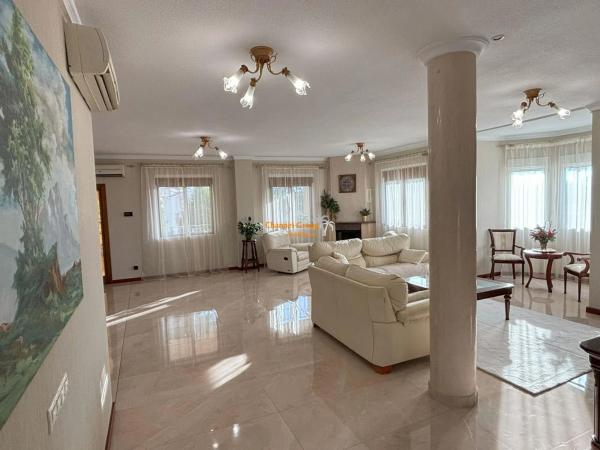 Casa independiente en calle de los Almendros