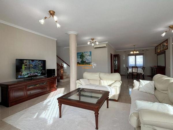 Casa independiente en calle de los Almendros