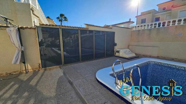 Casa independiente en calle Estocolmo