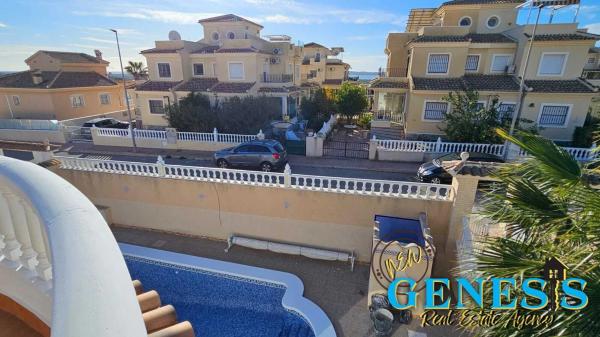 Casa independiente en calle Estocolmo