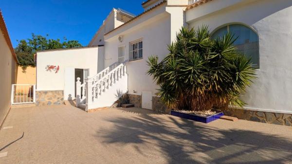 Casa independiente en calle Estocolmo