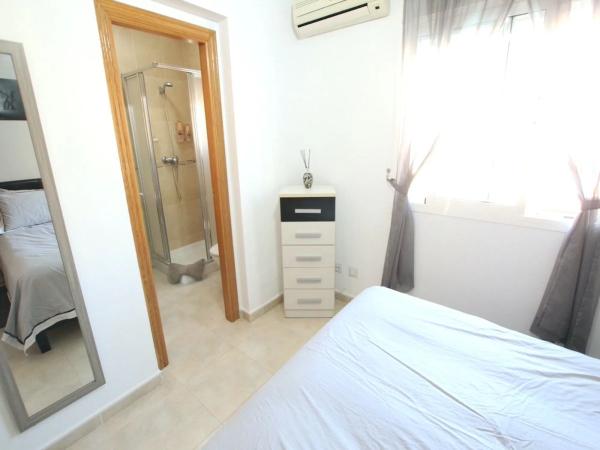 Casa independiente en calle Rio Tinto