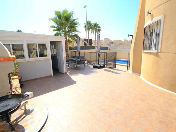 Casa independiente en calle Rio Tinto