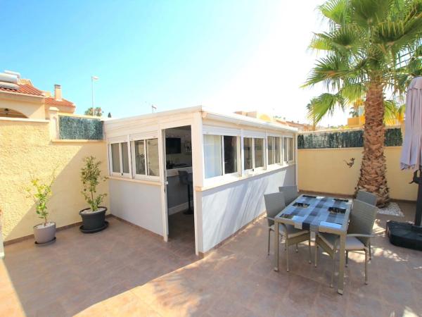 Casa independiente en calle Rio Tinto