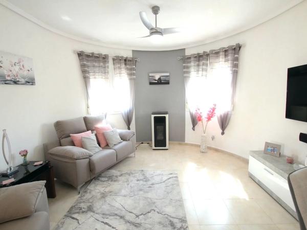 Casa independiente en calle Rio Tinto