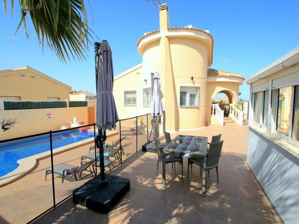 Casa independiente en calle Rio Tinto