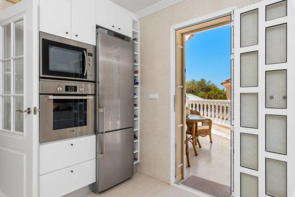 Casa independiente en calle Islas Alhucemas, 2