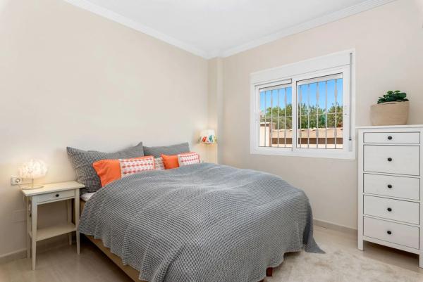 Casa independiente en calle Islas Alhucemas, 2