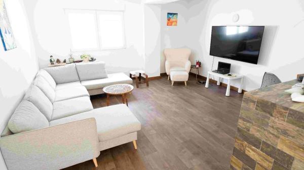 Casa independiente en avenida de las Naciones