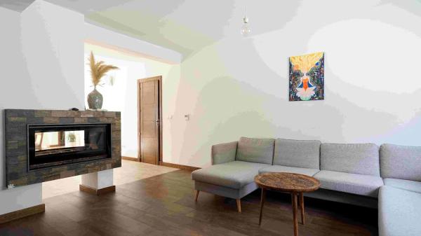 Casa independiente en avenida de las Naciones