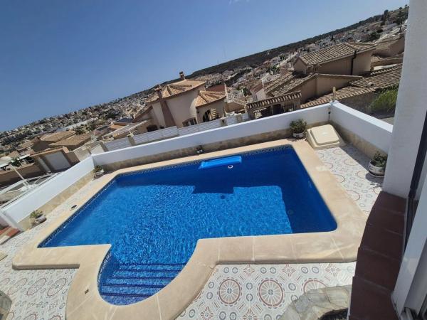 Casa independiente en calle Sierra de Monserrat