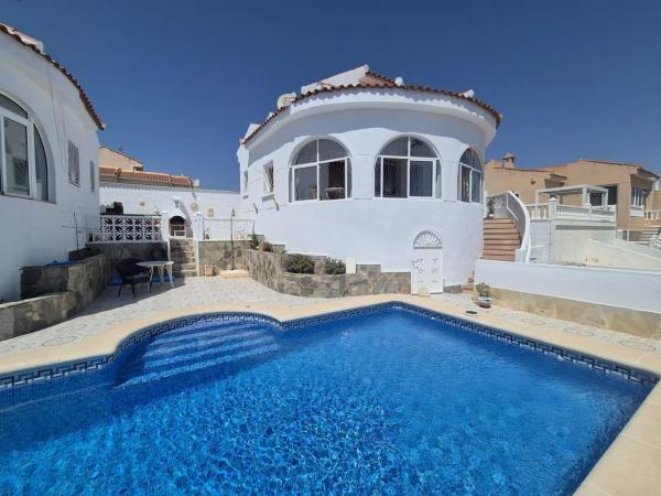 Casa independiente en calle Sierra de Monserrat