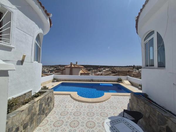 Casa independiente en calle Sierra de Monserrat