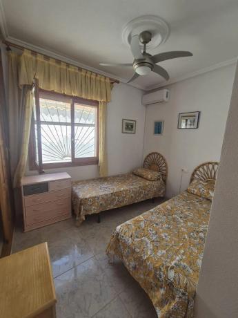 Casa independiente en calle Sierra de Monserrat