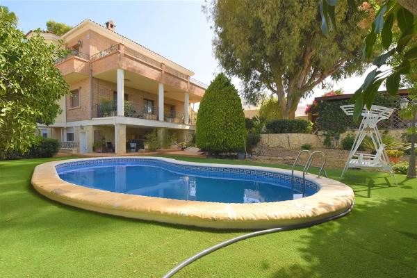 Casa independiente en calle de los Almendros