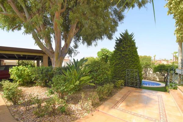 Casa independiente en calle de los Almendros