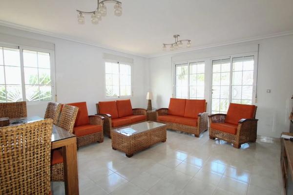 Casa independiente en calle baja