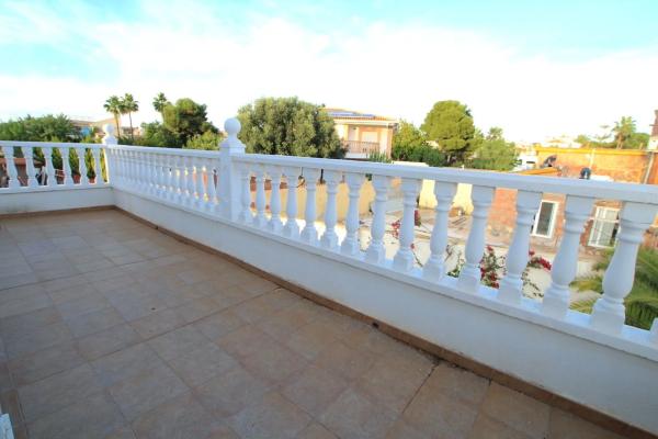 Casa independiente en calle baja