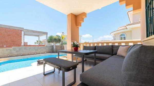 Casa independiente en calle Islas Alhucemas, 4