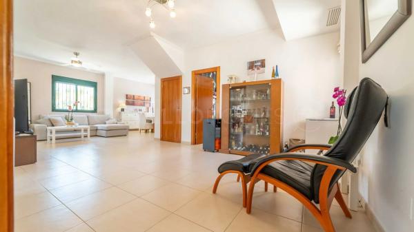 Casa independiente en calle Islas Alhucemas, 4