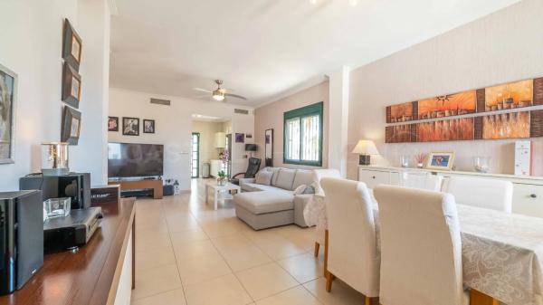 Casa independiente en calle Islas Alhucemas, 4