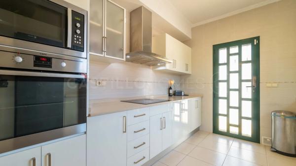 Casa independiente en calle Islas Alhucemas, 4