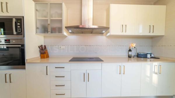 Casa independiente en calle Islas Alhucemas, 4