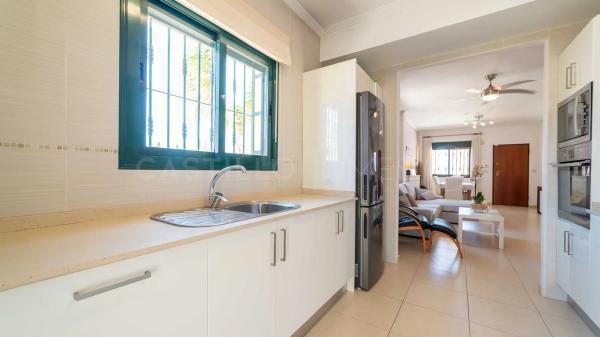 Casa independiente en calle Islas Alhucemas, 4