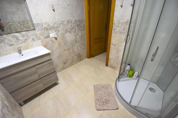 Casa independiente en calle Islas Baleares, 16