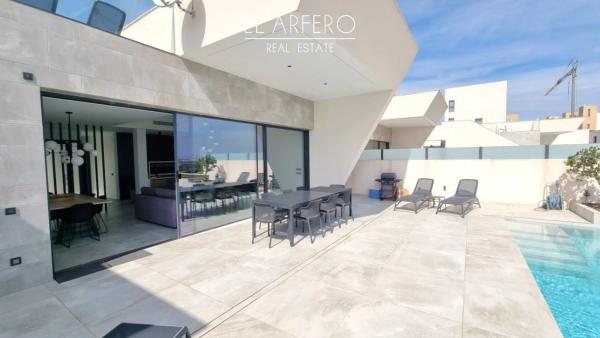 Casa independiente en Av. del Recorral