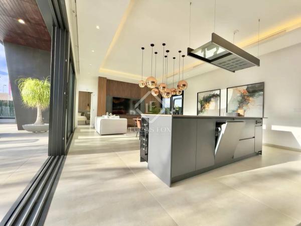 Casa independiente en calle Sorolla