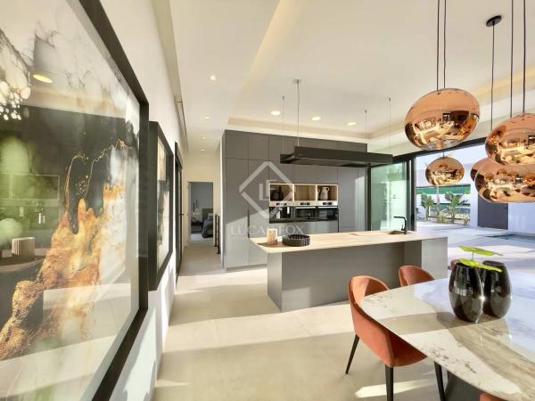 Casa independiente en calle Sorolla