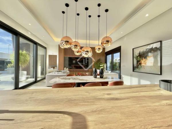 Casa independiente en calle Sorolla