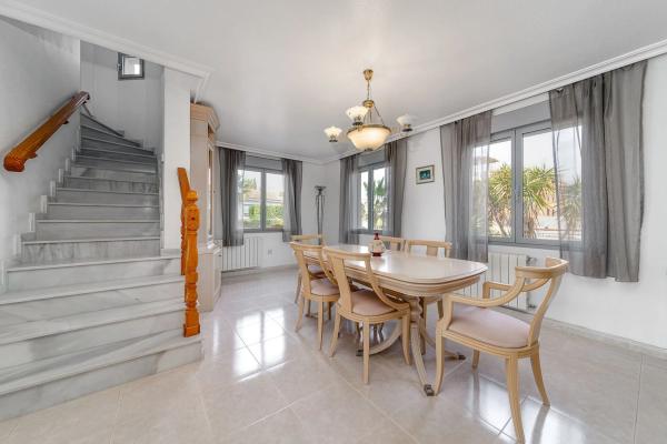 Casa independiente en calle del número siete