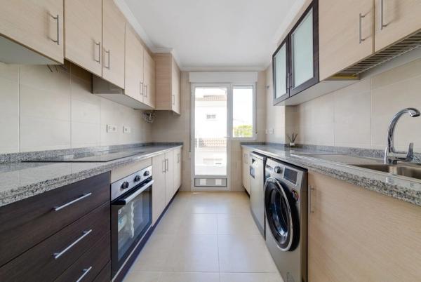 Casa independiente en calle Luis Garcia Berlanga s/n