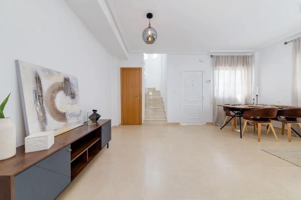 Casa independiente en calle Luis Garcia Berlanga s/n