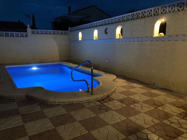 Casa independiente en calle Helsinki, 13